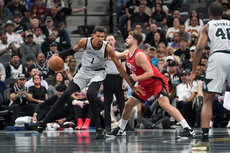 世界杯官方直播app官网下载入口-火箭战胜马刺 乌度卡认死理是赢球的关键 谢泼德或改变建队策略